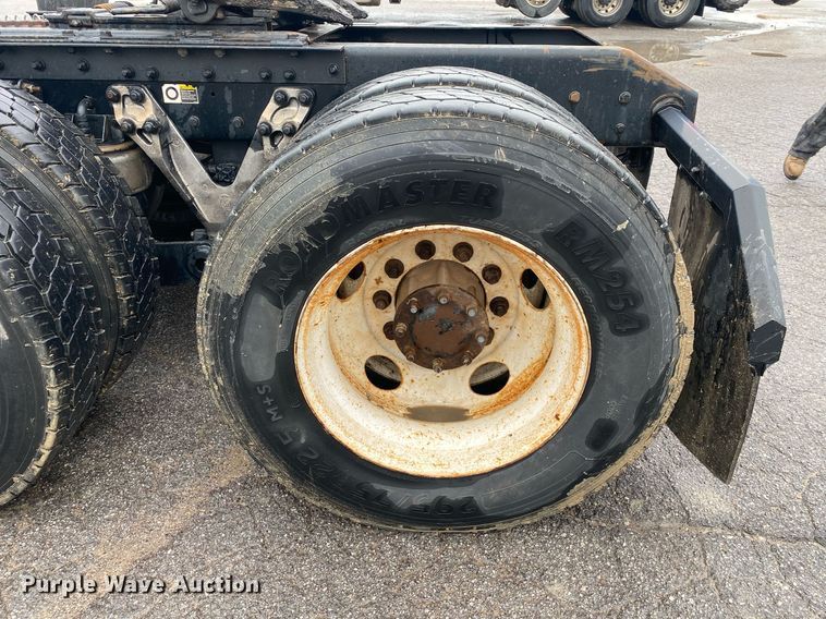 image for item DL7175 2012 Kenworth T800  semi truck