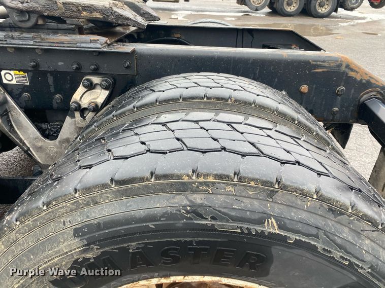 image for item DL7175 2012 Kenworth T800  semi truck