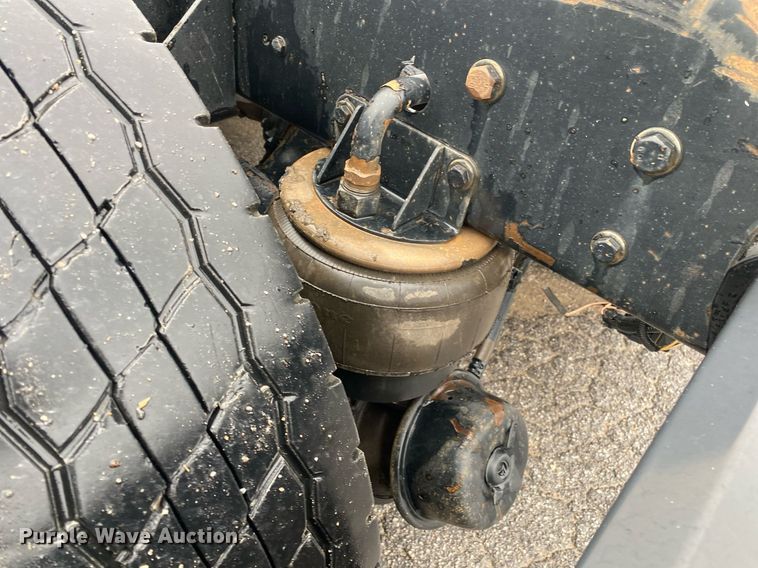 image for item DL7175 2012 Kenworth T800  semi truck