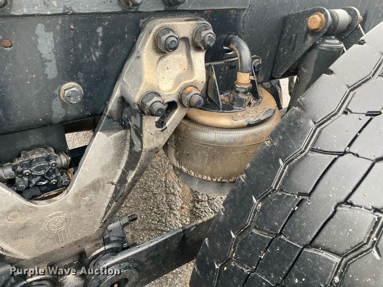 image for item DL7175 2012 Kenworth T800  semi truck