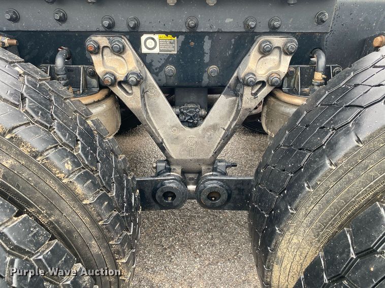 image for item DL7175 2012 Kenworth T800  semi truck