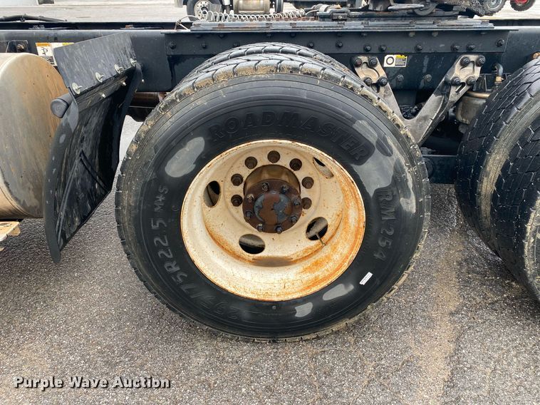 image for item DL7175 2012 Kenworth T800  semi truck