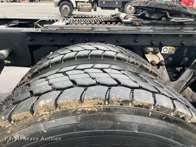 image for item DL7175 2012 Kenworth T800  semi truck