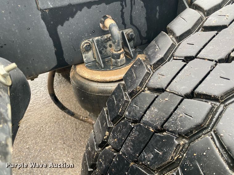 image for item DL7175 2012 Kenworth T800  semi truck