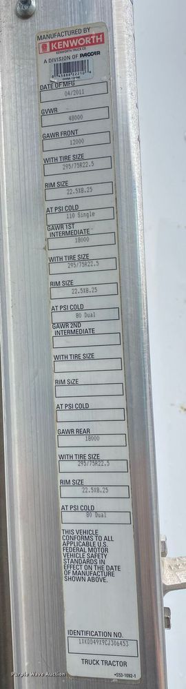 image for item DL7175 2012 Kenworth T800  semi truck