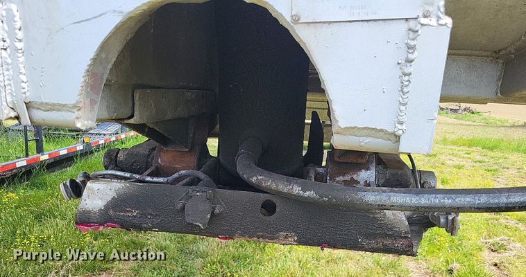 image for item DO3653 1977 Fruehauf DC5-M2-33 end dump trailer