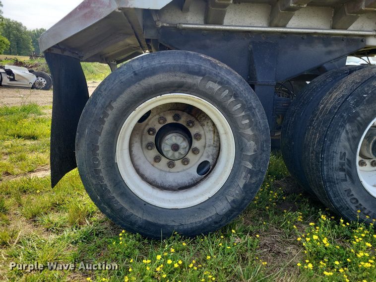 image for item DO3653 1977 Fruehauf DC5-M2-33 end dump trailer