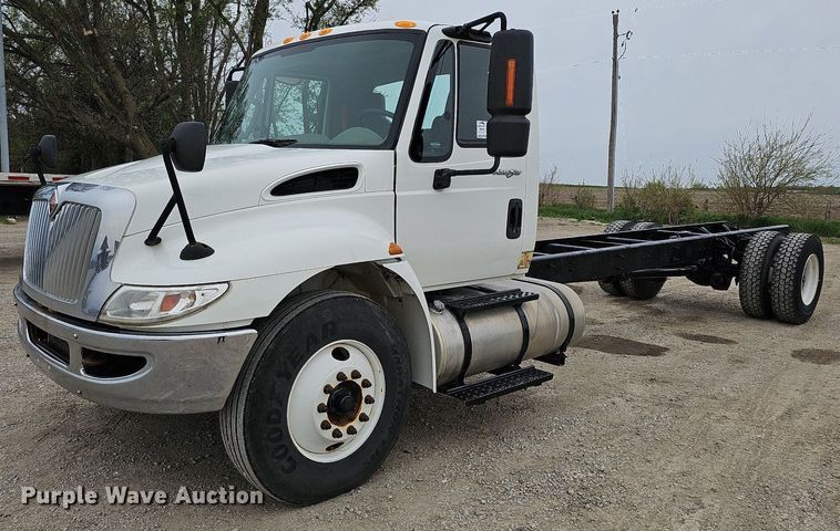 image for item DO4382 2013 International DuraStar 4300  truck cab and chassis