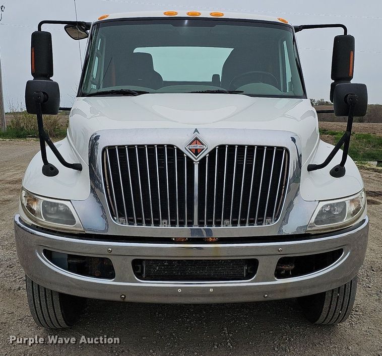 image for item DO4382 2013 International DuraStar 4300  truck cab and chassis