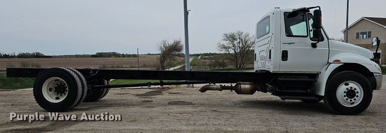 image for item DO4382 2013 International DuraStar 4300  truck cab and chassis