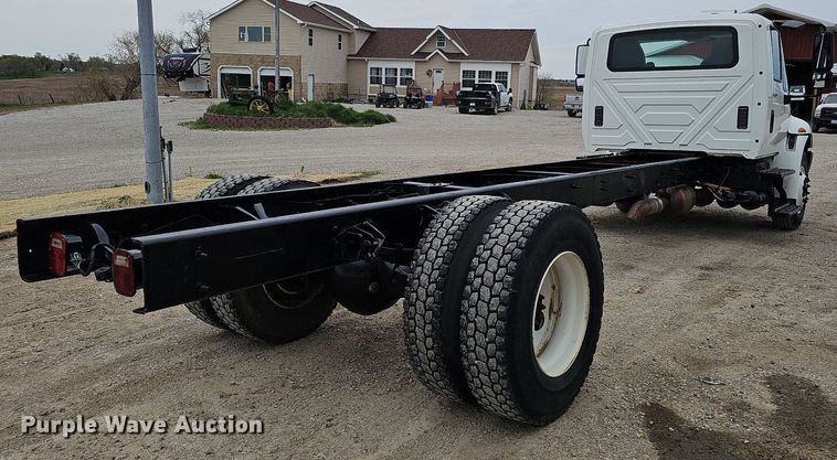 image for item DO4382 2013 International DuraStar 4300  truck cab and chassis