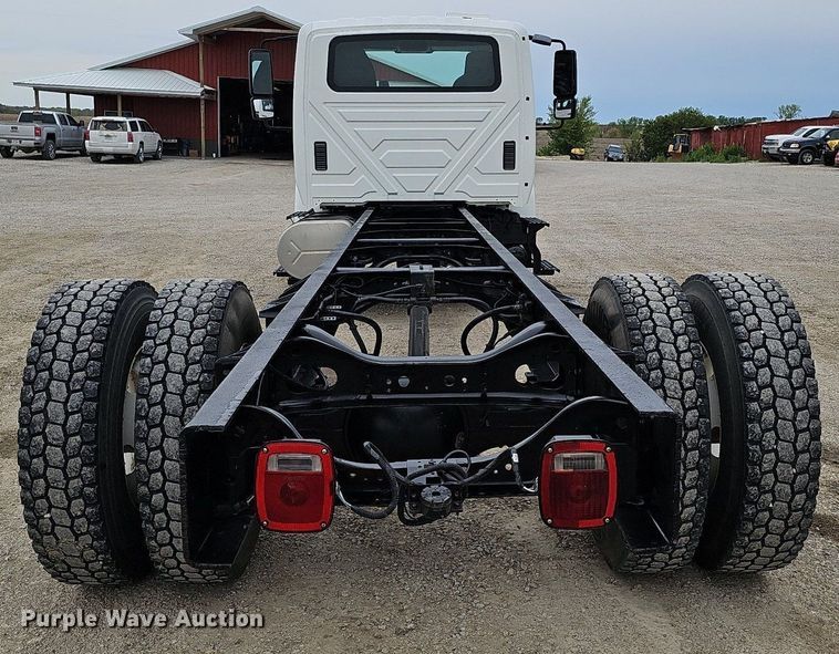 image for item DO4382 2013 International DuraStar 4300  truck cab and chassis