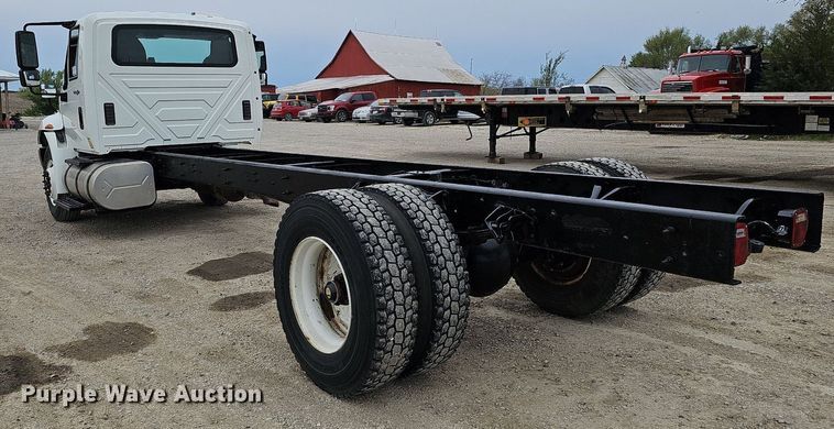 image for item DO4382 2013 International DuraStar 4300  truck cab and chassis