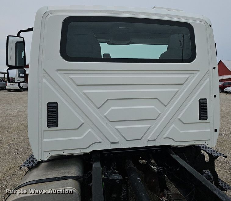 image for item DO4382 2013 International DuraStar 4300  truck cab and chassis