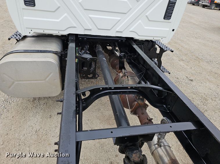 image for item DO4382 2013 International DuraStar 4300  truck cab and chassis