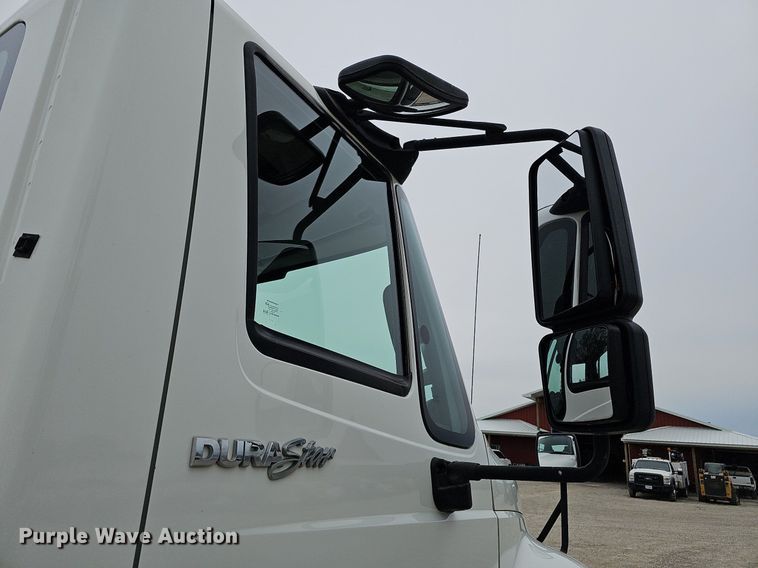 image for item DO4382 2013 International DuraStar 4300  truck cab and chassis