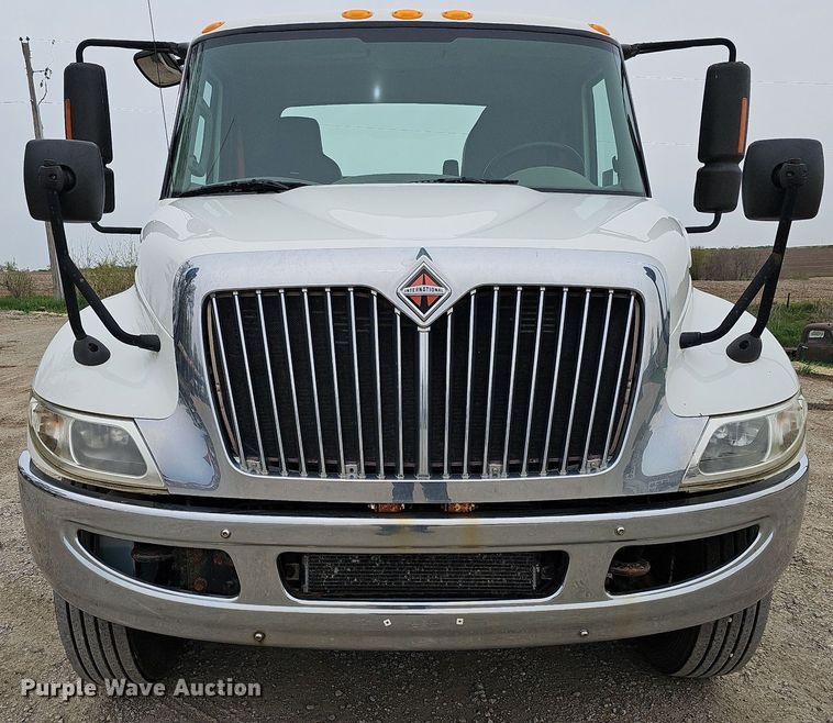 image for item DO4382 2013 International DuraStar 4300  truck cab and chassis