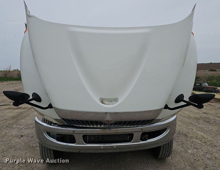 image for item DO4382 2013 International DuraStar 4300  truck cab and chassis