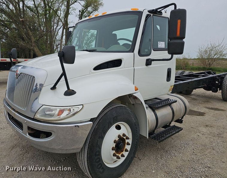 image for item DO4382 2013 International DuraStar 4300  truck cab and chassis