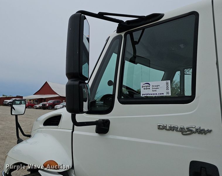 image for item DO4382 2013 International DuraStar 4300  truck cab and chassis