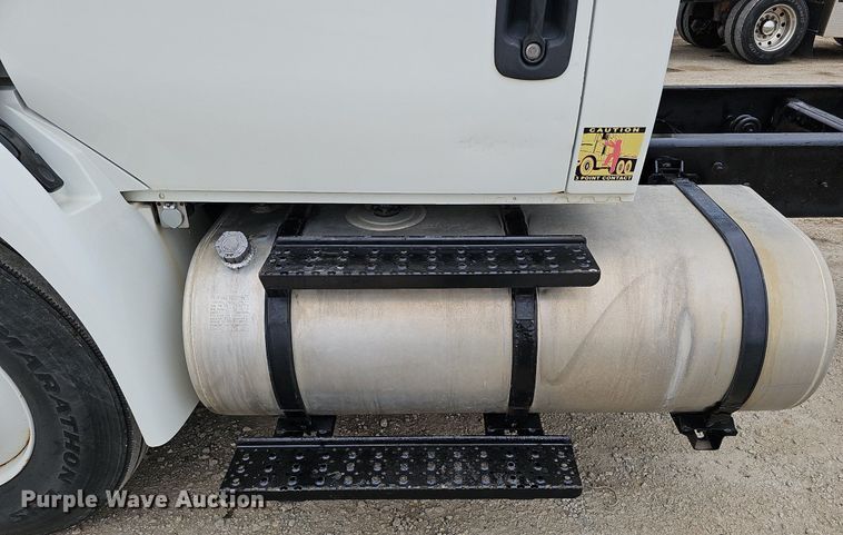 image for item DO4382 2013 International DuraStar 4300  truck cab and chassis