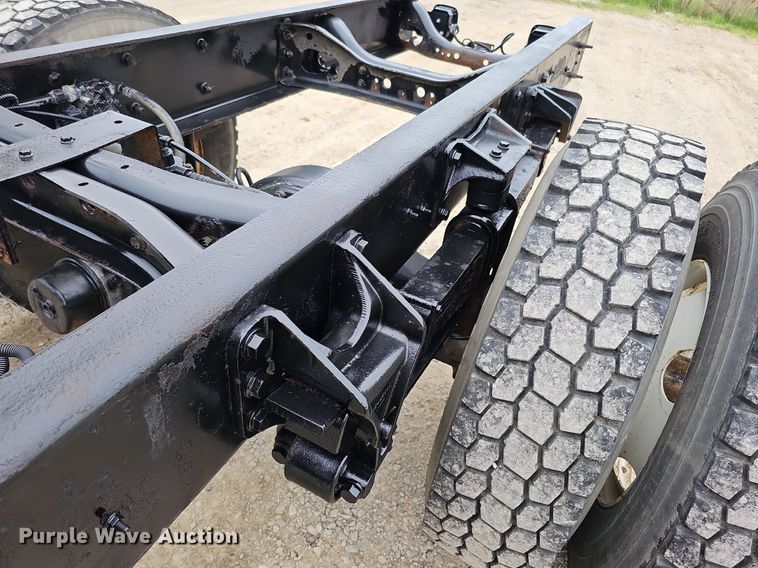 image for item DO4382 2013 International DuraStar 4300  truck cab and chassis