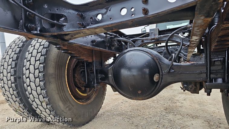 image for item DO4382 2013 International DuraStar 4300  truck cab and chassis