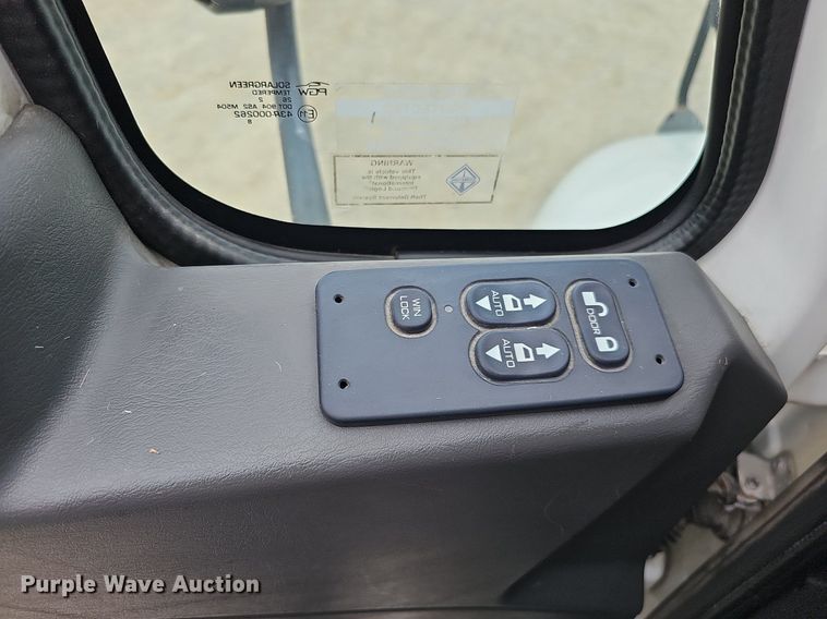 image for item DO4382 2013 International DuraStar 4300  truck cab and chassis