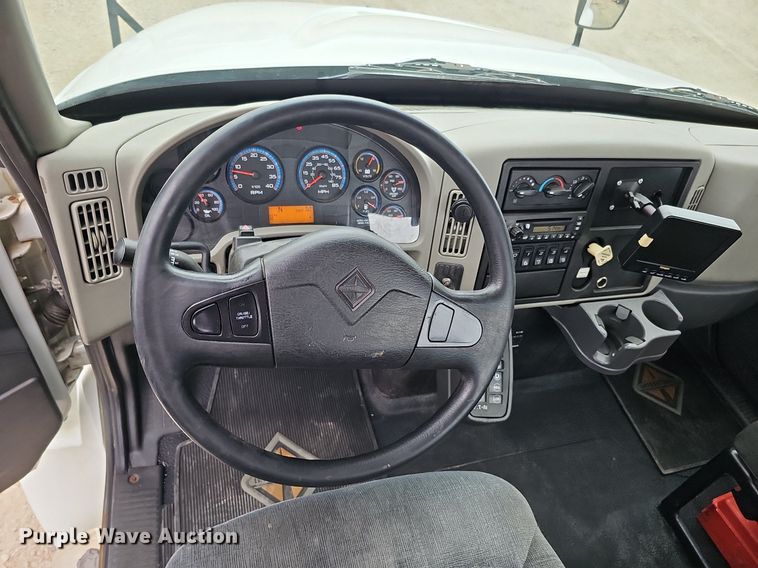 image for item DO4382 2013 International DuraStar 4300  truck cab and chassis