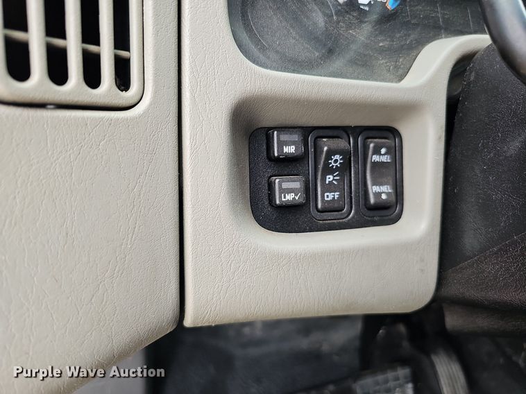 image for item DO4382 2013 International DuraStar 4300  truck cab and chassis