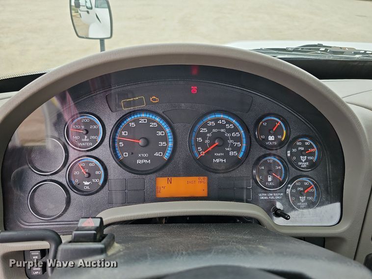 image for item DO4382 2013 International DuraStar 4300  truck cab and chassis