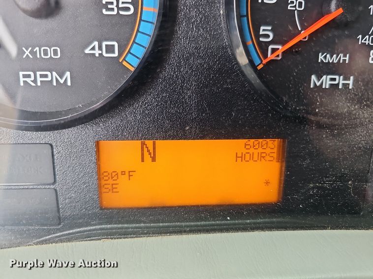 image for item DO4382 2013 International DuraStar 4300  truck cab and chassis