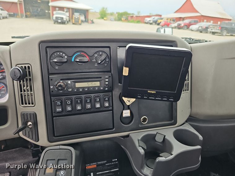 image for item DO4382 2013 International DuraStar 4300  truck cab and chassis