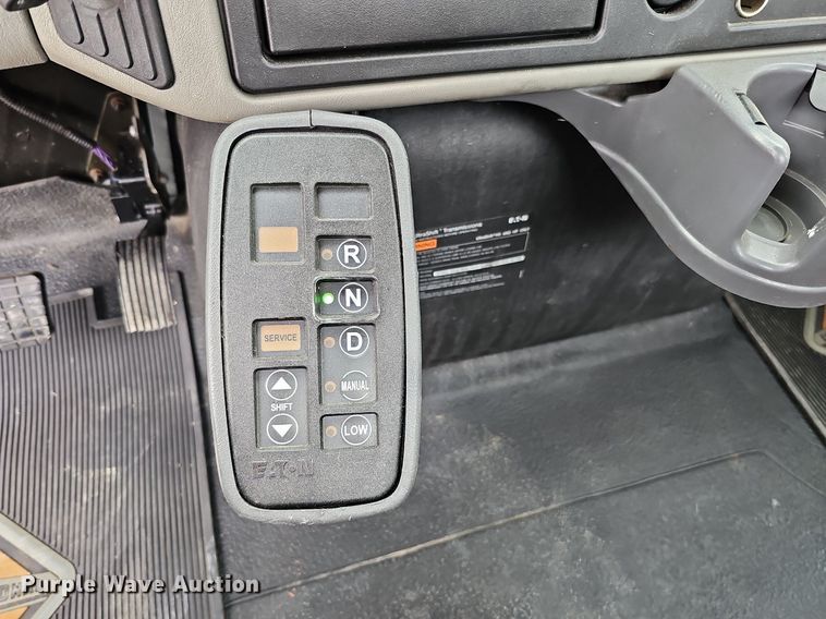 image for item DO4382 2013 International DuraStar 4300  truck cab and chassis