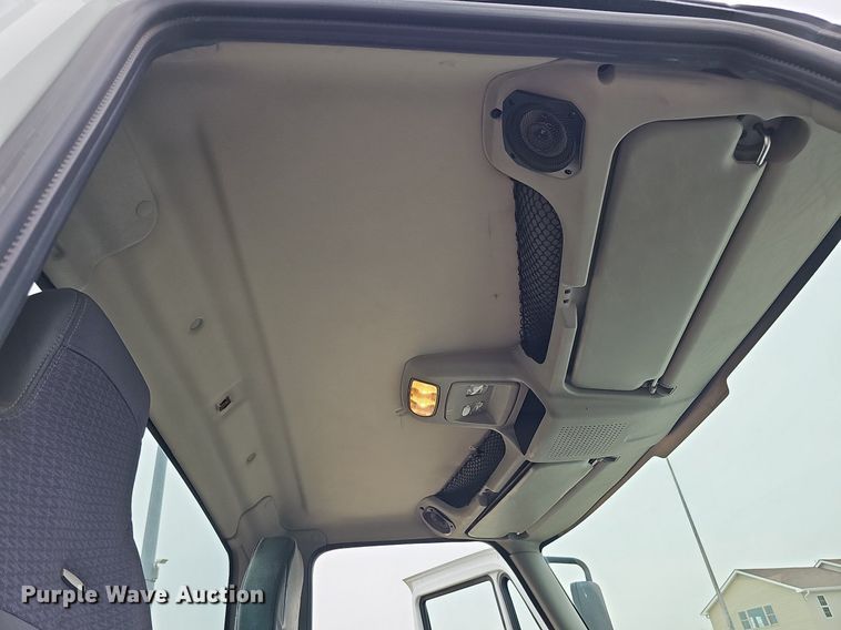 image for item DO4382 2013 International DuraStar 4300  truck cab and chassis