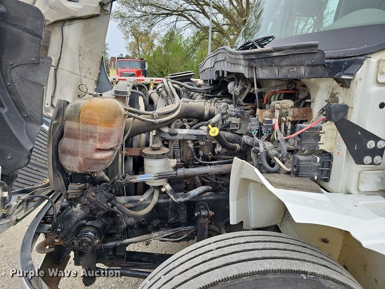 image for item DO4382 2013 International DuraStar 4300  truck cab and chassis