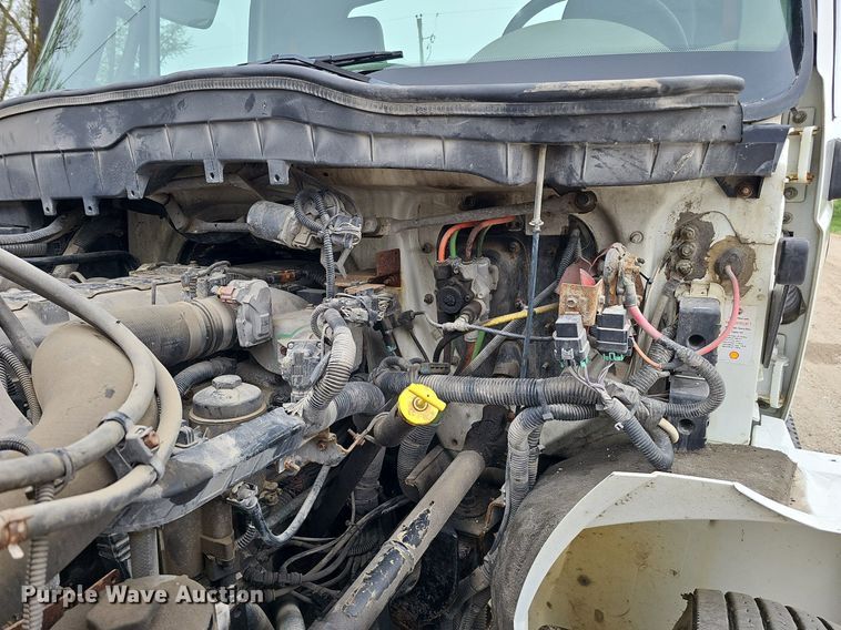 image for item DO4382 2013 International DuraStar 4300  truck cab and chassis