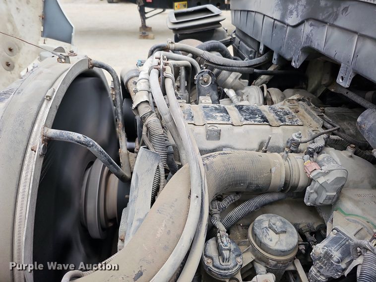 image for item DO4382 2013 International DuraStar 4300  truck cab and chassis