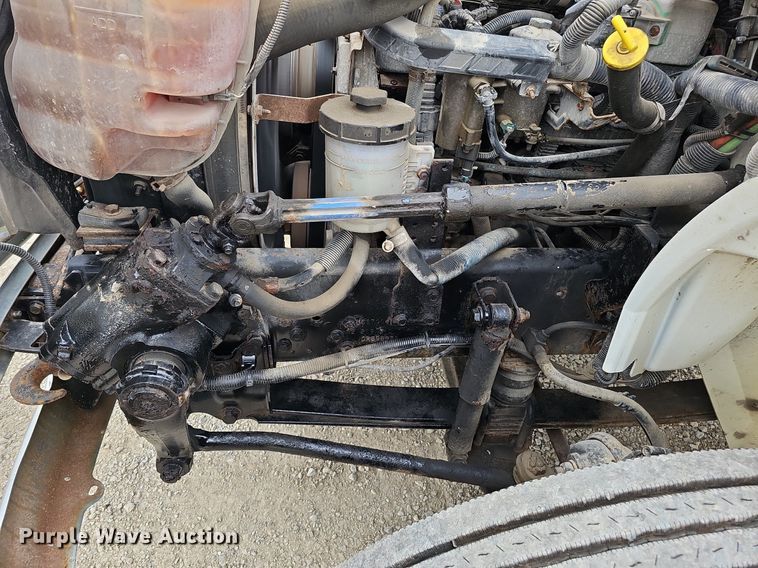 image for item DO4382 2013 International DuraStar 4300  truck cab and chassis