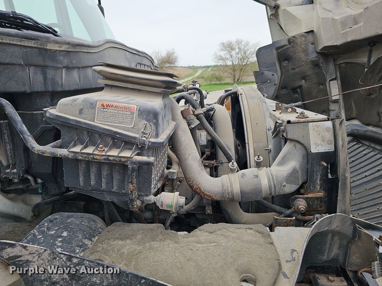 image for item DO4382 2013 International DuraStar 4300  truck cab and chassis