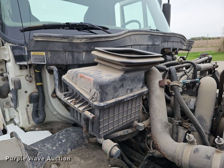 image for item DO4382 2013 International DuraStar 4300  truck cab and chassis