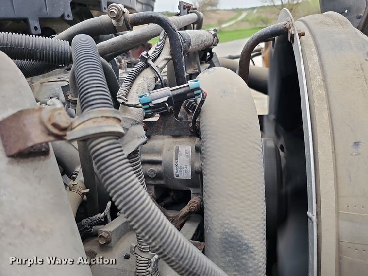 image for item DO4382 2013 International DuraStar 4300  truck cab and chassis