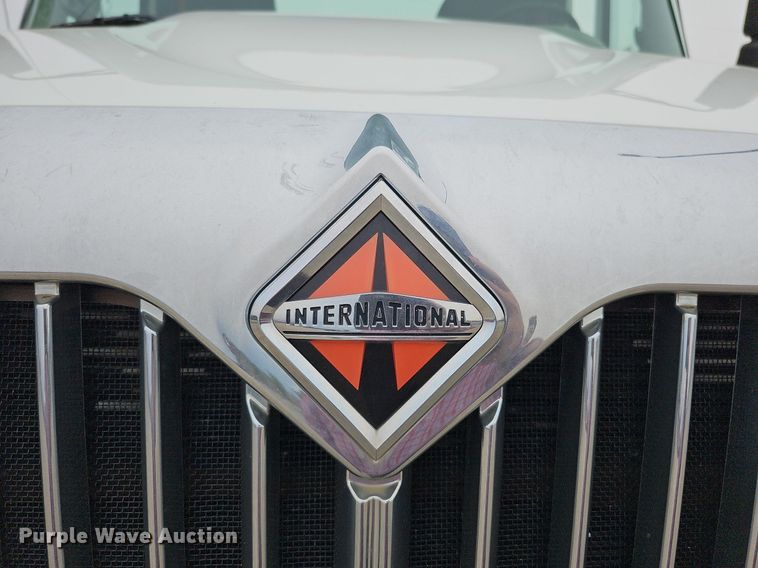 image for item DO4382 2013 International DuraStar 4300  truck cab and chassis