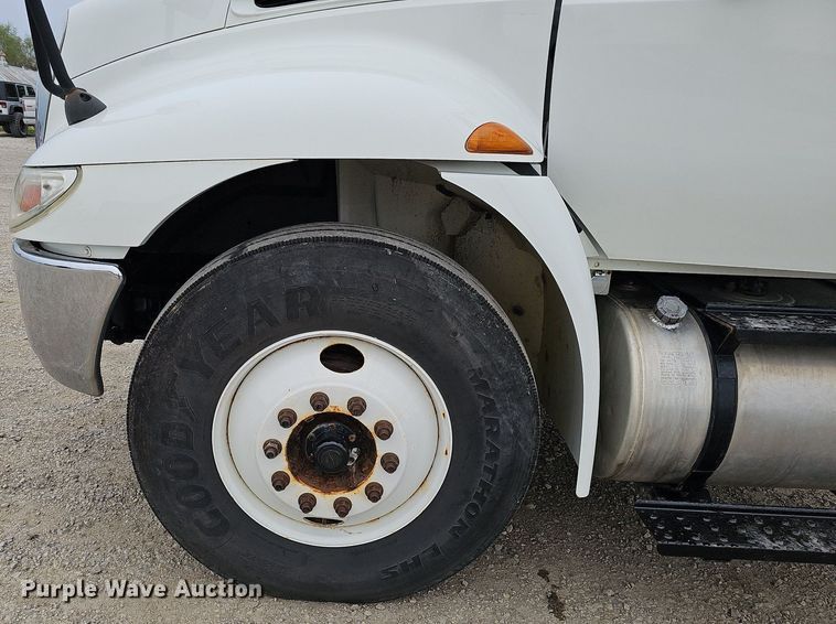 image for item DO4382 2013 International DuraStar 4300  truck cab and chassis