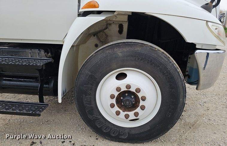 image for item DO4382 2013 International DuraStar 4300  truck cab and chassis