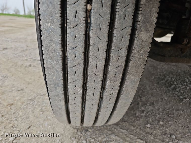 image for item DO4382 2013 International DuraStar 4300  truck cab and chassis