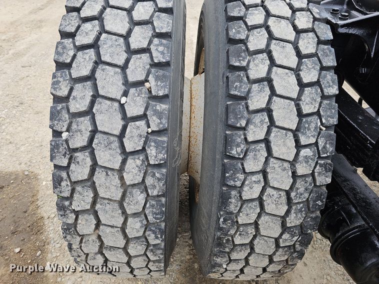 image for item DO4382 2013 International DuraStar 4300  truck cab and chassis