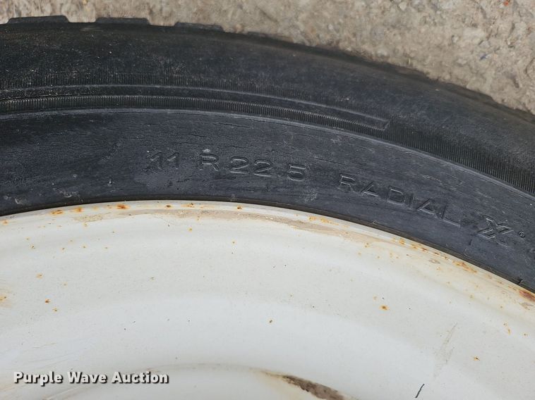 image for item DO4382 2013 International DuraStar 4300  truck cab and chassis