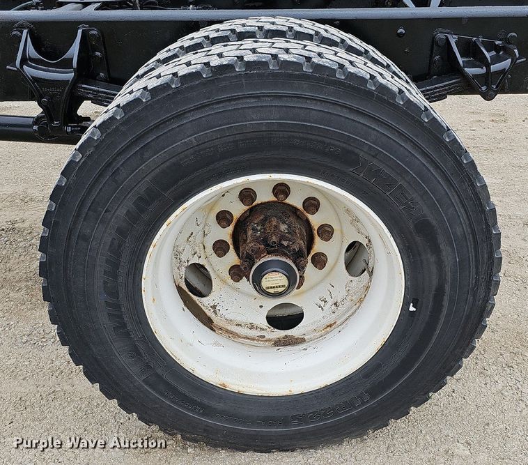 image for item DO4382 2013 International DuraStar 4300  truck cab and chassis