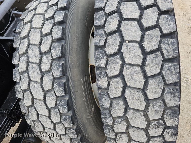 image for item DO4382 2013 International DuraStar 4300  truck cab and chassis